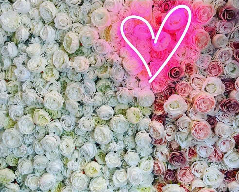Glowing Heart Neon Sign ❤️❤️❤️ - Image 2